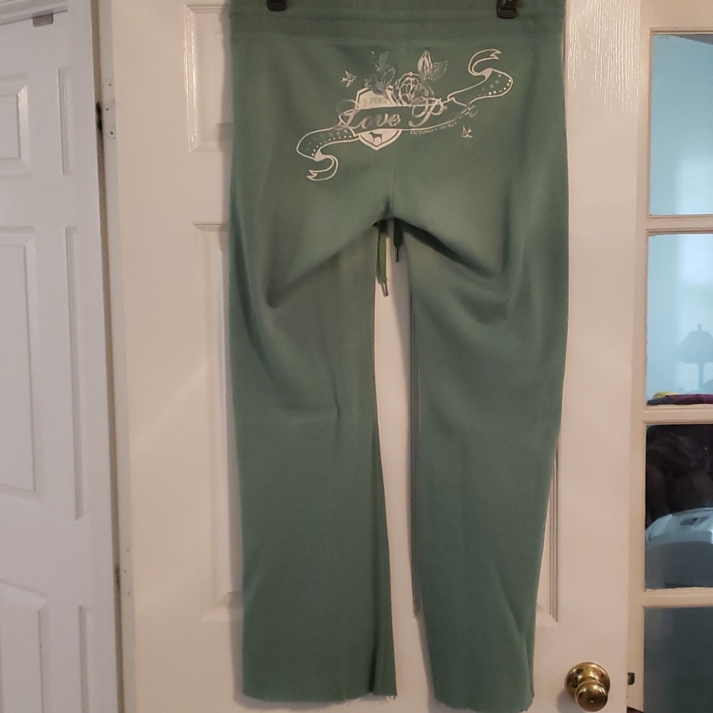 Two piece set - Picture 4 of 8